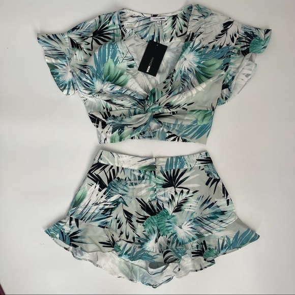 Fashion Nova Rosalyn Tropical Two Piece Set Knot Front Crop Top & Shorts Small S - Picture 1 of 8